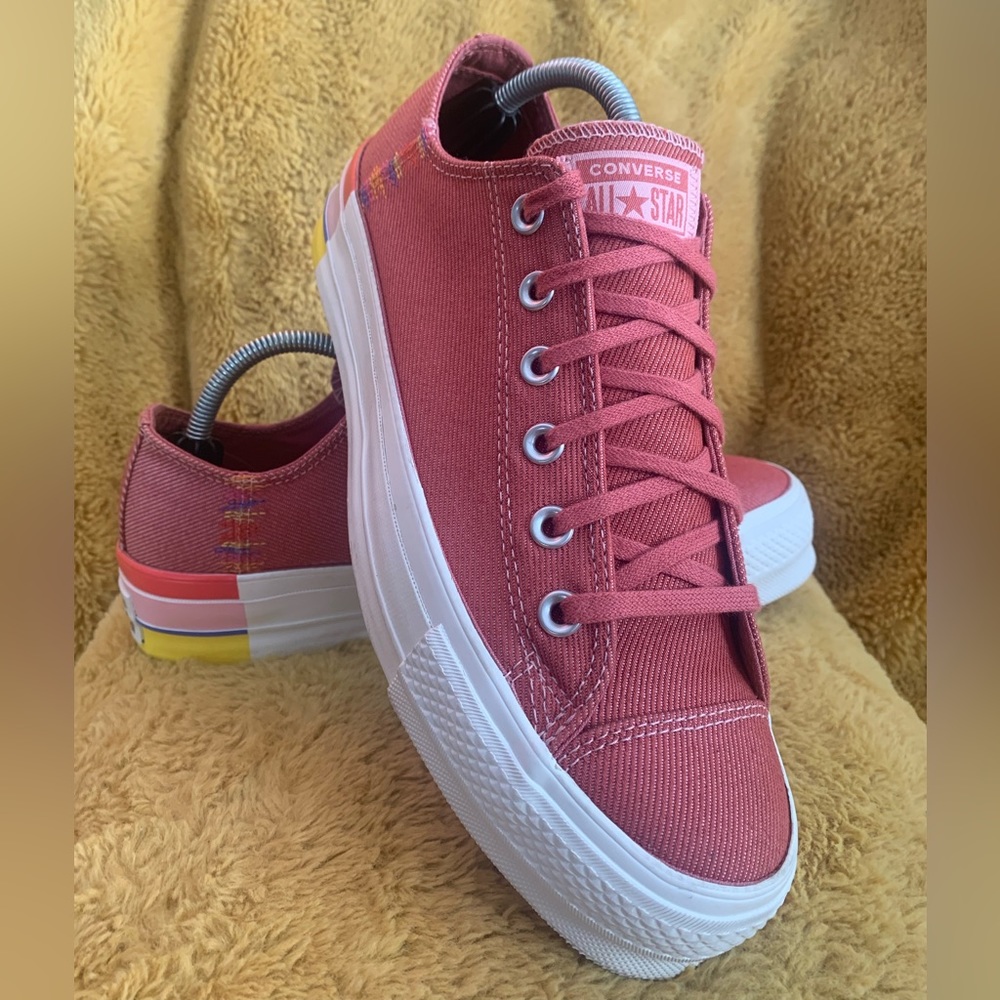 ❌SOLD❌ Converse Chuck Taylor All Star Lift Rainbow OX Sneakers Women’s Size 10